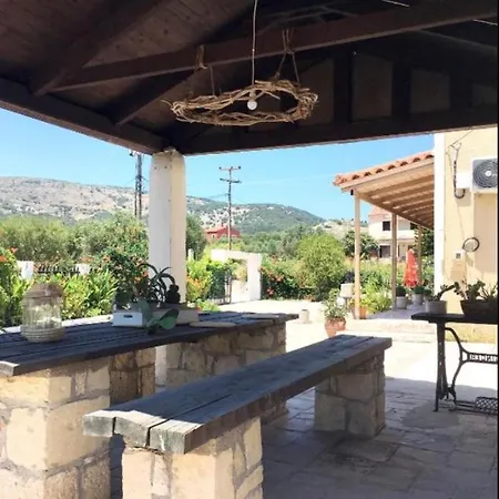 Villeta Nikol “νηνεμία” Lixouri