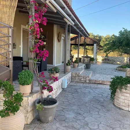 Villeta Nikol “νηνεμία” * Lixouri